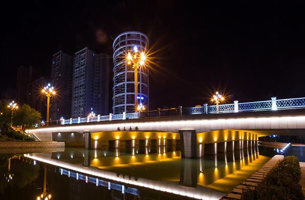 天橋照明亮化工程設(shè)計(jì)，點(diǎn)綴城市夜景燈光